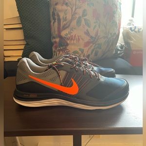 Men’s Nike Dual Fusion.